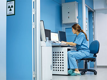 medical tech inputs results on computer