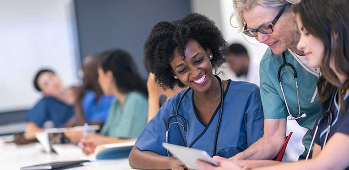 medical techs talking to senior advisor during class